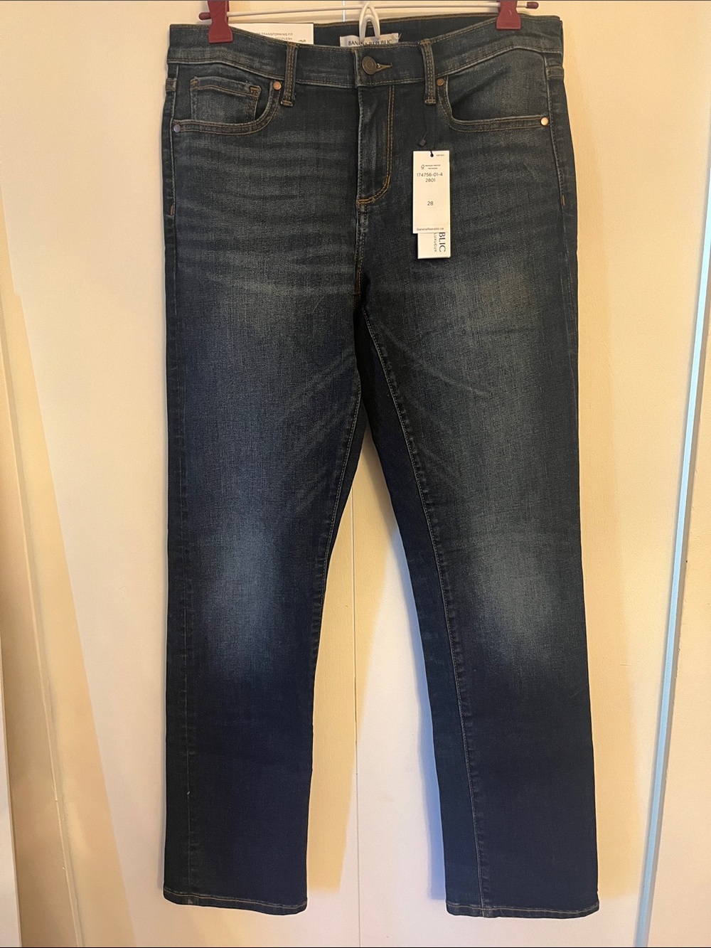 Banana Republic NWT Midwash Blue Straight Jeans